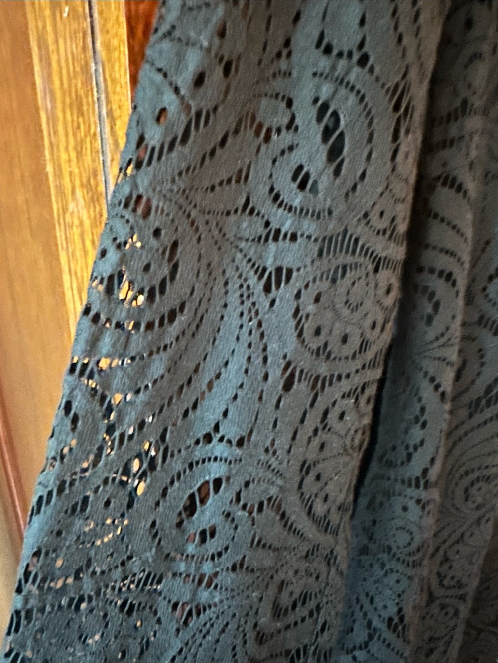 Trina Turk Elegant Black Lace Overlay Shift Dress Size 8 - Picture 11 of 14